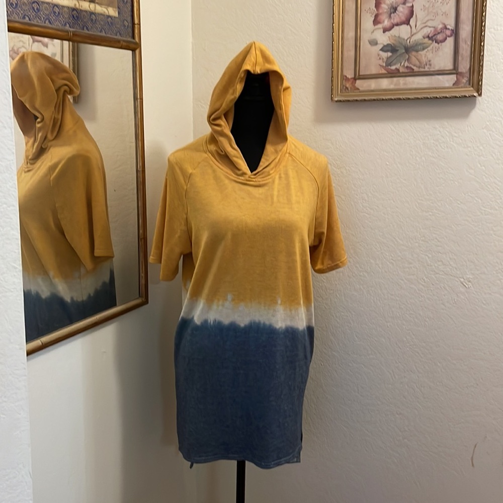 Imprssve Street Wear Size Medium T-Shirt Hoodie